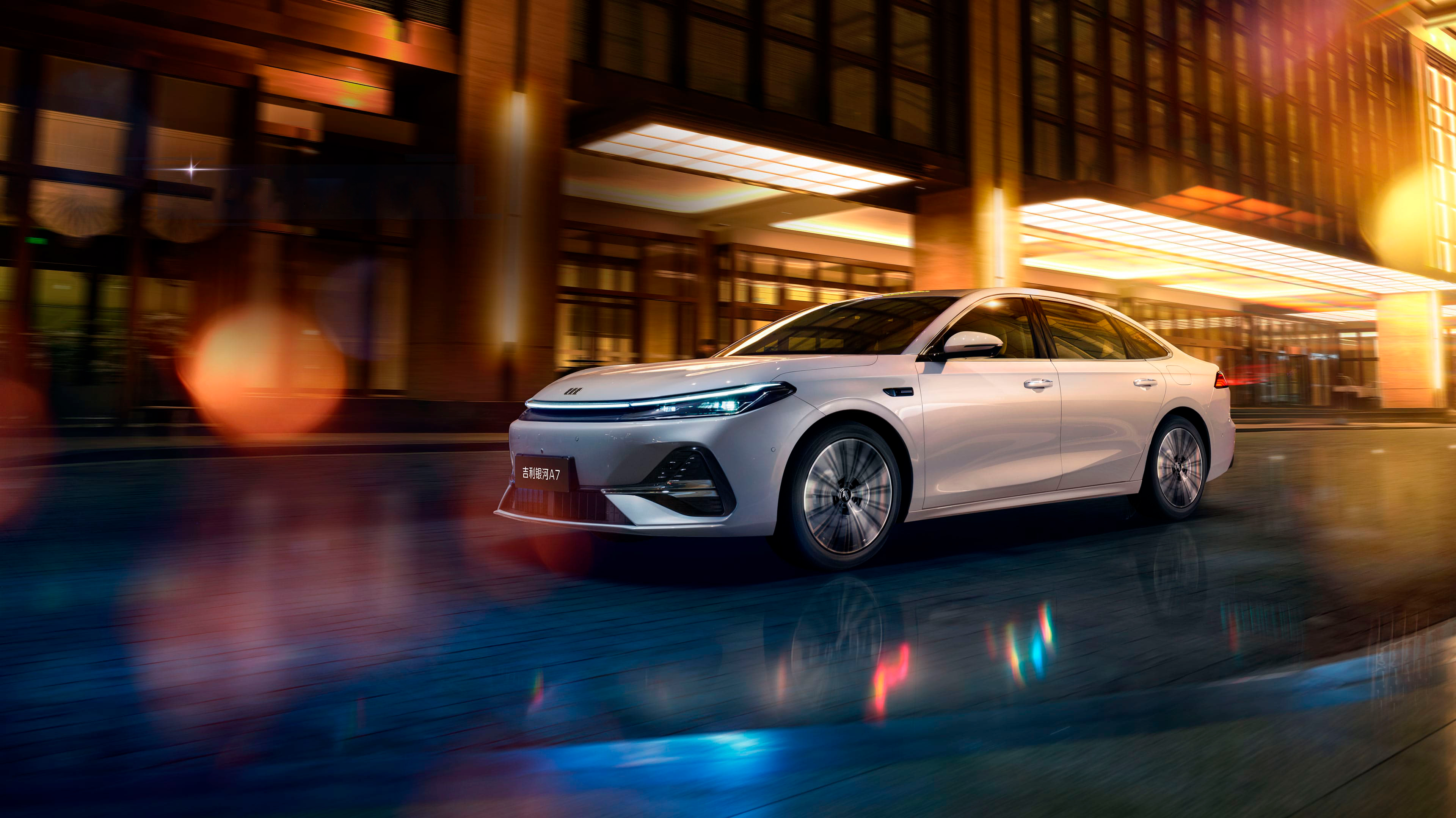 Гібридний автомобіль Geely Galaxy A7 PHEV